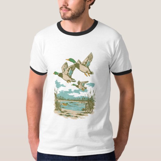 Flying Ducks Wetland Wildlife Nature Hunting Outdo Tシャツ (正面)