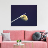 Flying Past The Moon キャンバスプリント (インサイチュ (リビング))