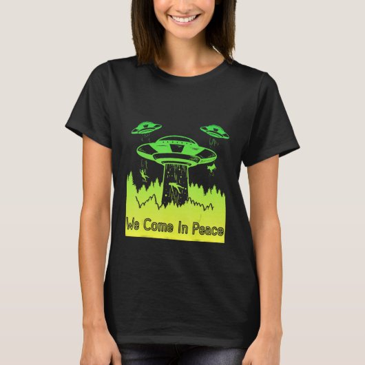 Flying Saucer UFO Astronauts are Aliens 10 Tシャツ (正面)