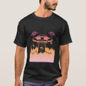 Flying Saucer UFO Astronauts are Aliens Tシャツ (正面)
