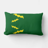 Flying Yellow Halloween Bats ランバークッション (正面)