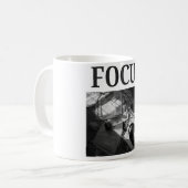 FOCUS - ダークアカデミア ミニマリスト 写真 コーヒーマグカップ (正面左)