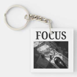 FOCUS - ダークアカデミア ミニマル写真 キーホルダー