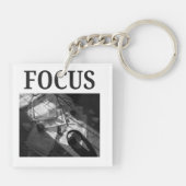 FOCUS - ダークアカデミア ミニマル写真 キーホルダー (裏面)