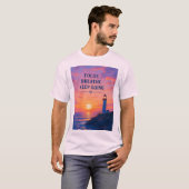Focus Breathe Keep Going 夕日の灯台 Tシャツ (正面フル)