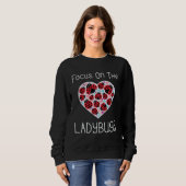 Focus On The Ladybugs Heart Love Ladybug Motivatio スウェットシャツ (正面フル)