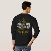 Focus on Yourself – Ignore the Noise | Self Growth Tシャツ (裏面フル)