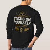 Focus on Yourself – Ignore the Noise | Self Growth Tシャツ (裏面)