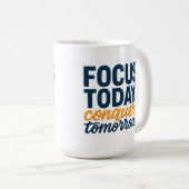 FOCUS TODAY, 明日を制覇せよ – やる気を起こす コーヒーマグカップ (正面右)
