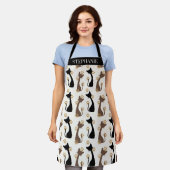 Folk Art Cat Pattern | Farmhouse Kitchen エプロン (着用した状態)