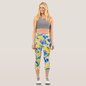 Folklore pattern with Ukrainian flag colors   カプリレギンス (正面)