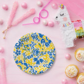 Folklore pattern with Ukrainian flag colors ペーパープレート (パーティー)