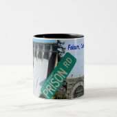 Folsomアイコン: Folsomのダムおよび刑務所2 ツートーンマグカップ (中央)