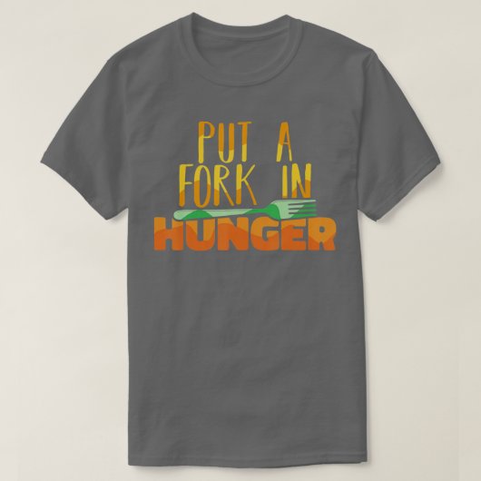 Food Bank Volunteers Put a Fork in Hunger Feeding  Tシャツ (デザイン正面)