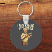 Fool Around With Models Train Hobby Funny Locomoti キーホルダー (正面)