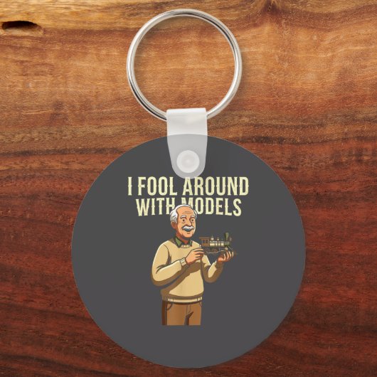 Fool Around With Models Train Hobby Funny Locomoti キーホルダー (正面)