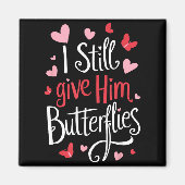 For Couples _ I Still Give Him Butterflies _ Funny マグネット (正面)