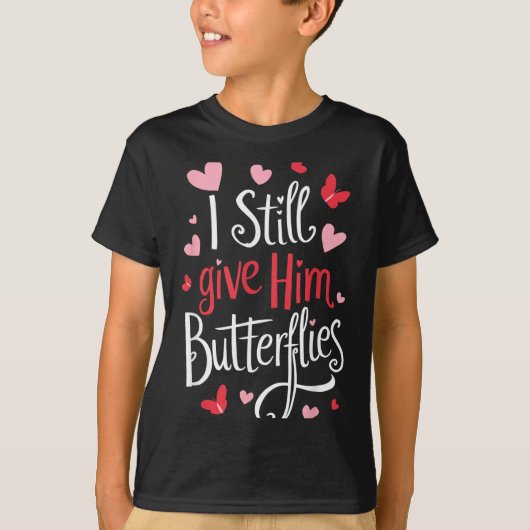 For Couples _ I Still Give Him Butterflies _ Funny Tシャツ (正面)