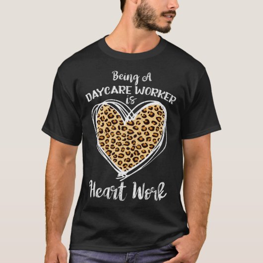 For Daycare Worker Heart Work Leopard Plaid Tシャツ (正面)