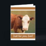 For Son おもしろい Cowハッピーバースデー カード<br><div class="desc">ハッピーバースデーカードは、一定の態度の牛を特徴とする息子のための。中クラシックに牛のパン。メッセージをカスタマイズして独自のおもしろいを作成する。画像©Christine Greenspan</div>