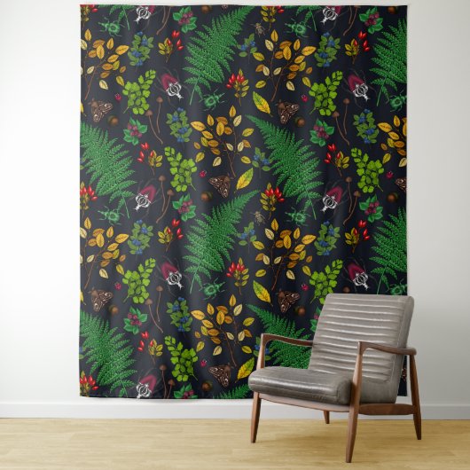 Forest berries, leaves and bugs on graphite black タペストリー (インサイチュ)