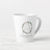 Forest Green Wreath Monogram Family Name Keepsake カフェラテマグ (右アングル)