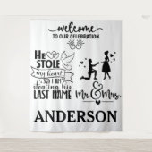 Forever Beginning Here – ウェディングデイウェルカムバックドロップ タペストリー (正面)