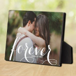 FOREVER Script Easel Back Photo Frameless フォトプラーク<br><div class="desc">この卓上魅力的写真プラークは、あなたの写真のフレームレスディスプレイのための組み込みイーゼルをお気に入りの持つ。美しい白い台本にFOREVERという言葉を載せ、あなたの名前と日付結婚を書く。写真の記念品を作お気に入りの成す与える。</div>