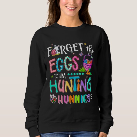 Forget the Eggs I m Hunting Hunnies  Easter Couple スウェットシャツ (正面)