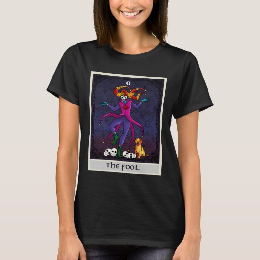 Fortune Teller Mythical The Fool with skulls Tarot Tシャツ (正面)
