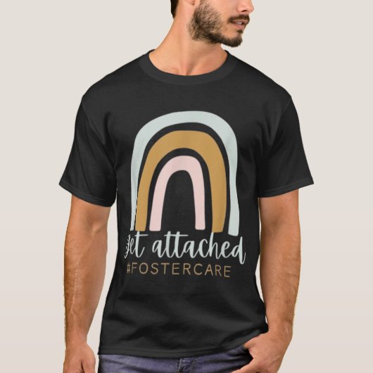 Foster Gotcha Day Mom 気に Biologicalに添付 Tシャツ (正面)