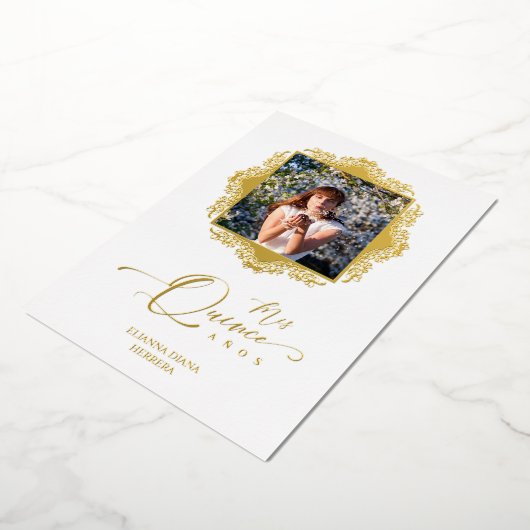 Foto Quinceañera Español Efecto Encaje Dorado 箔招待状 (回転した状態)