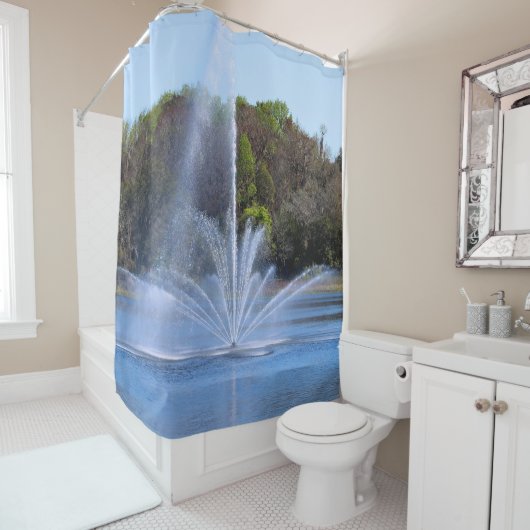 Fountain On A Pond シャワーカーテン (インサイチュ)