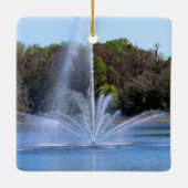 Fountain On A Pond セラミックオーナメント (裏面)