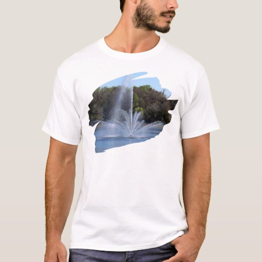 Fountain On A Pond Tシャツ (正面)