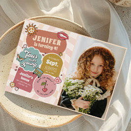 Four Ever Young Groovyデイジー4th Birthday Photo 招待状