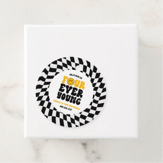 Four Ever Young Retro Fourth 4th Birthday Party フェイバータグ (インサイチュ)
