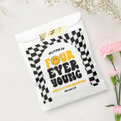 Four Ever Young Retro Fourth 4th Birthday Party フェイバーバッグ (封をした状態)