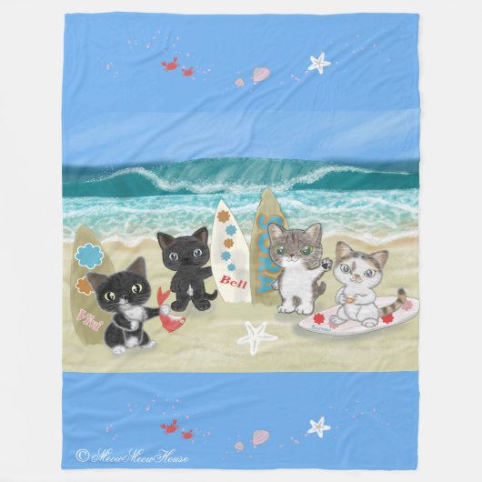Four Surfing cats on the beach フリースブランケット (正面)