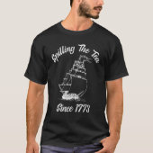 Fourth 4th Of July Spilling The Tea 1773 American  Tシャツ (正面)