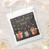 Foxes and Owl Woodland Fall Kids Birthday Party フェイバーバッグ (クリップ留めされた状態)