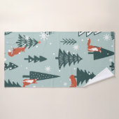 Foxes, fir-trees, snow, hand drawn. Colorful seaml バスタオル (バスタオル)