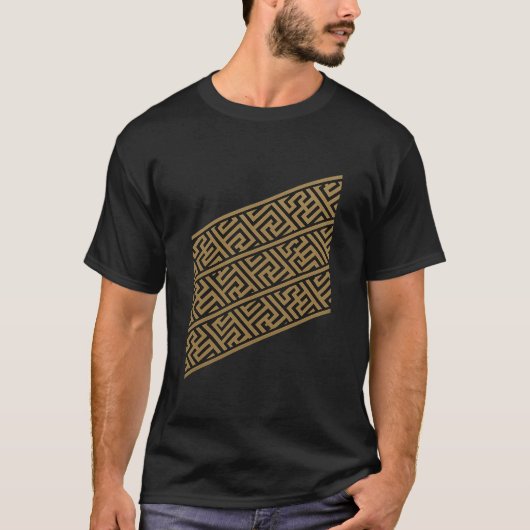 Fractal Layers of Life – Gold Geometric Diagonal Tシャツ (正面)