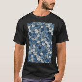 Fractured Honeycomb: Blue Cracked Tile Pattern Tシャツ (正面)
