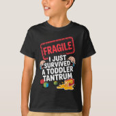 Fragile I Survived A Toddler Tantrum Funny Parent Tシャツ (正面)