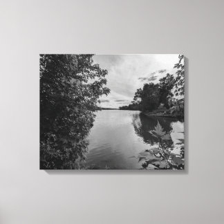 Framed in Stillness キャンバスプリント