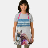 Französische Bulldogge am Strand French Bulldog エプロン (インサイチュ)