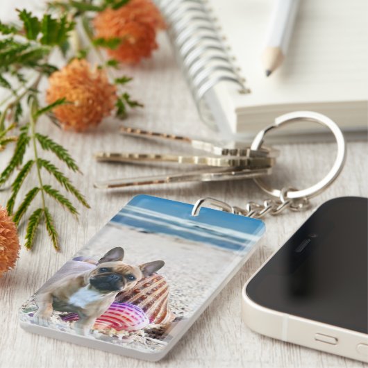 Französische Bulldogge am Strand French Bulldog キーホルダー (正面右)