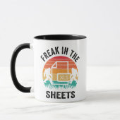 FREAK IN THE SHEETS SASQUATCH RETRO SUNSET マグカップ (左)