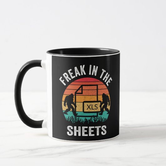 FREAK IN THE SHEETS SASQUATCH RETRO SUNSET マグカップ (左)